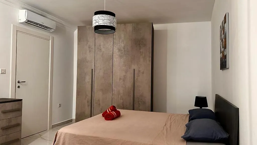 Luxurious Sliema Apartment Near Valletta Ferry