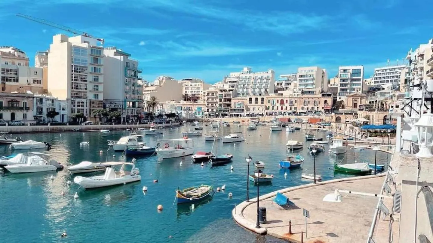 Luxurious Sliema Apartment Near Valletta Ferry