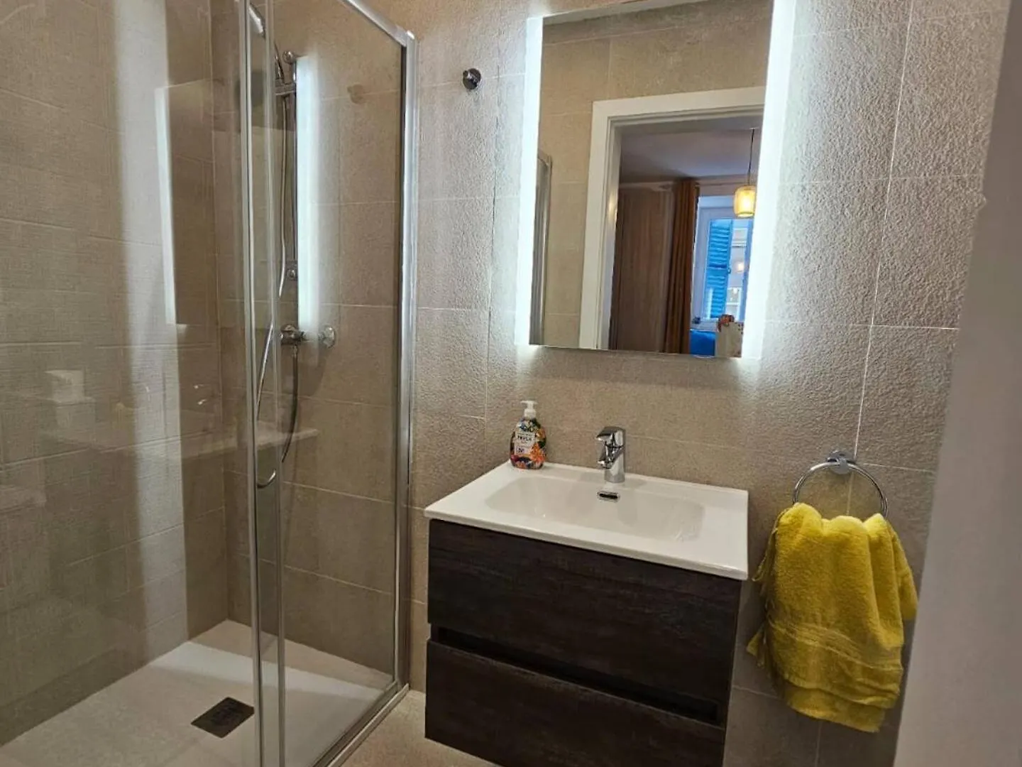 Luxurious Sliema Apartment Near Valletta Ferry