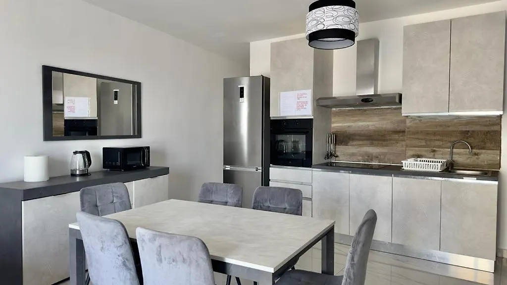 Luxurious Sliema Apartment Near Valletta Ferry