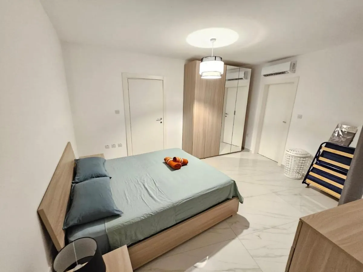Luxurious Sliema Apartment Near Valletta Ferry Malta