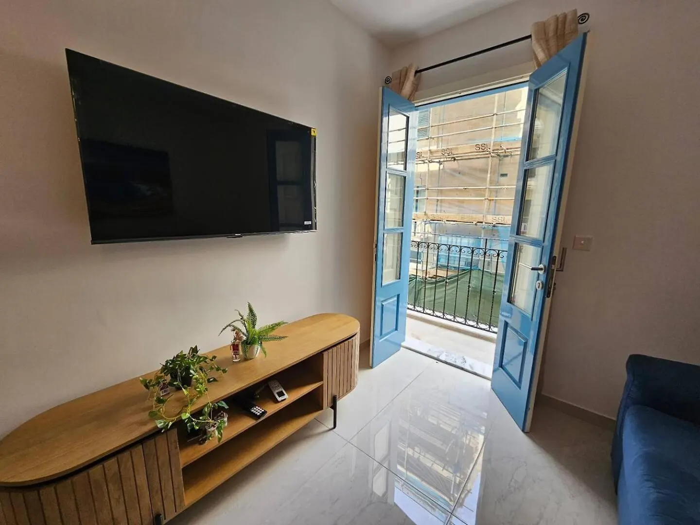 Luxurious Sliema Apartment Near Valletta Ferry