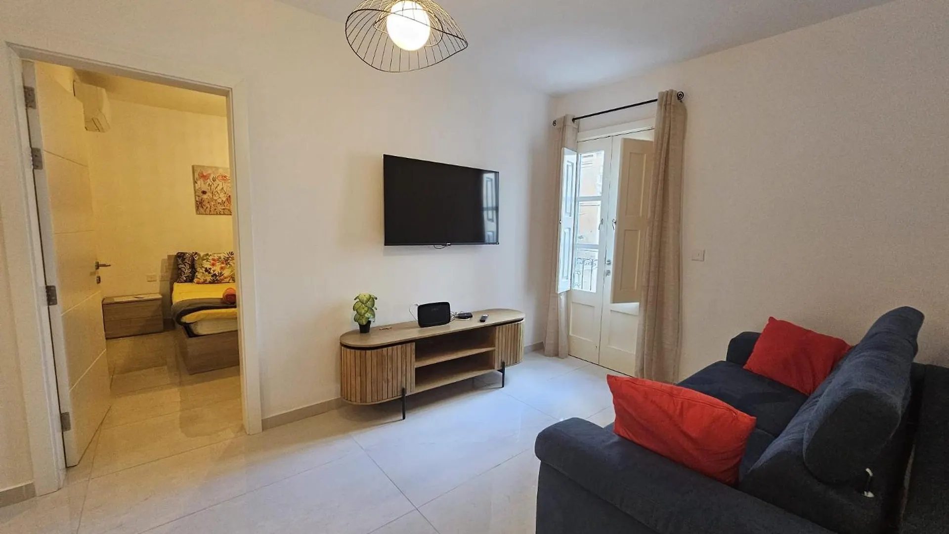 Luxurious Sliema Apartment Near Valletta Ferry Malta